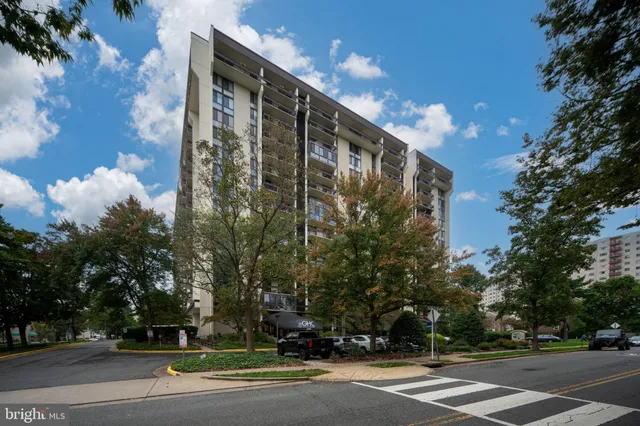 $345,000 | 5300 Holmes Run Parkway, Unit 506, Alexandria, VA 22304