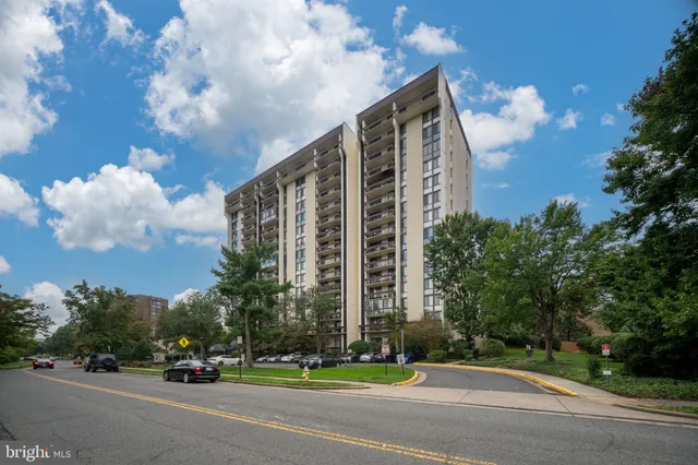 $345,000 | 5300 Holmes Run Parkway, Unit 506, Alexandria, VA 22304
