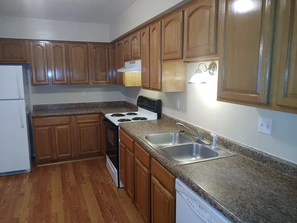 $795,000 | 896 Wescott Square, Eagan, MN 55123