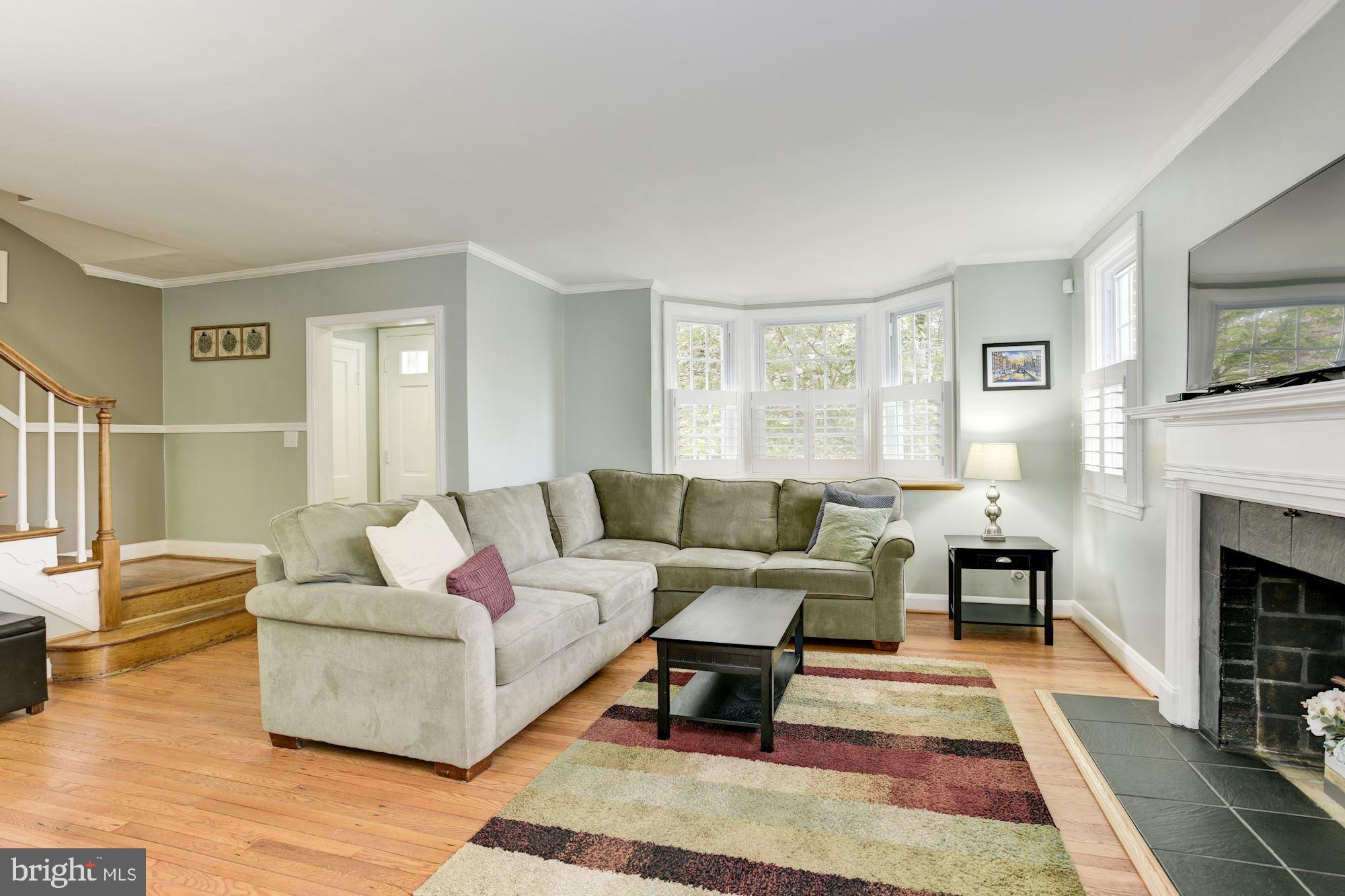 214 Blenheim Road Baltimore, MD 21212 - Photo 5 of 29 Living Room