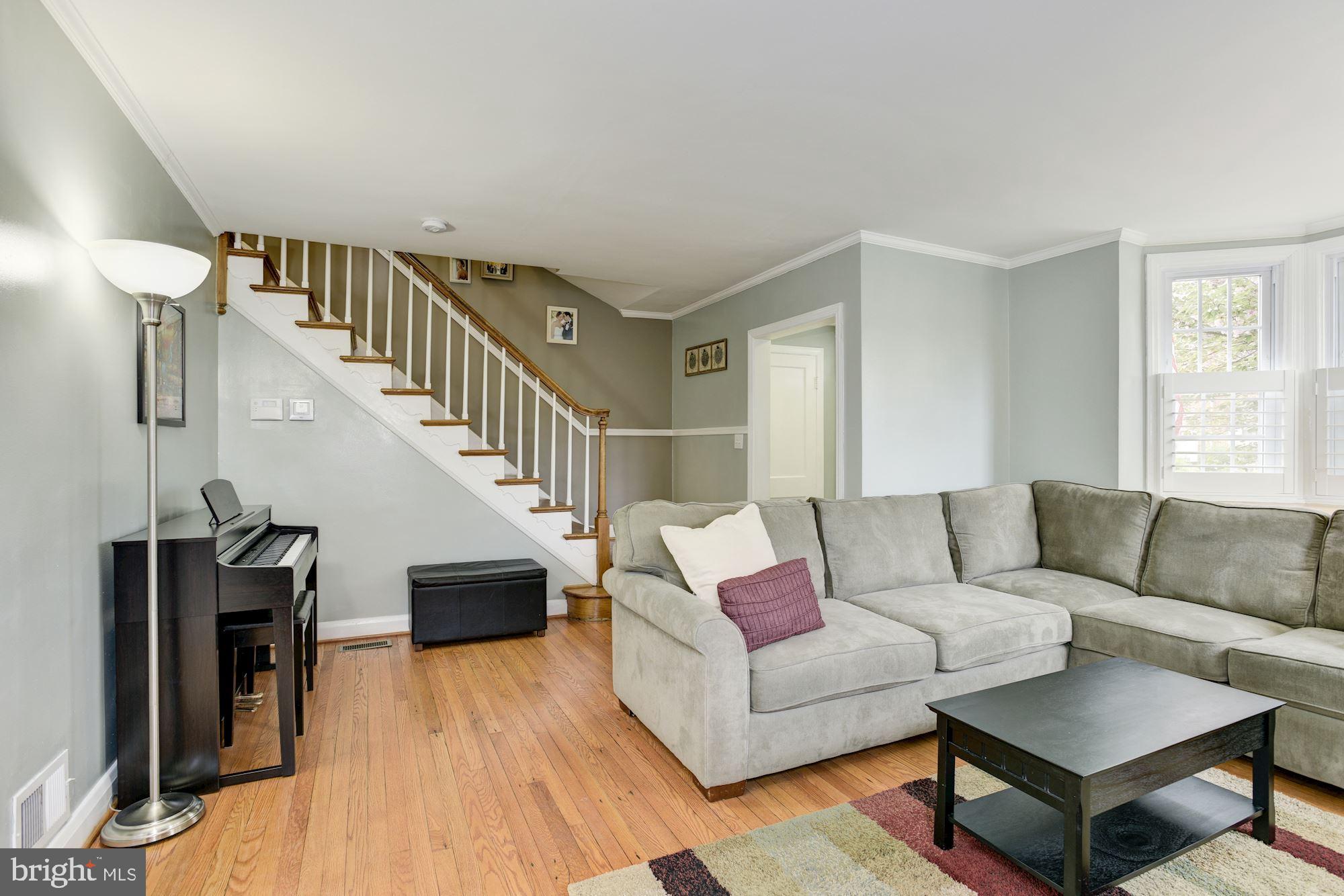 214 Blenheim Road Baltimore, MD 21212 - Photo 7 of 29 Living Room