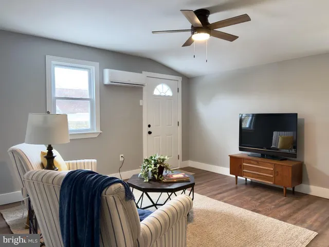 $324,900 | 4460 Horseshoe Pike, Honey Brook, PA 19344