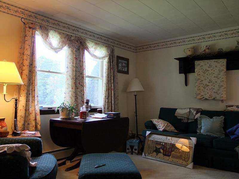 726 Ludlow Road Houlton, ME 04730 - Photo 18 of 35 Living Room.