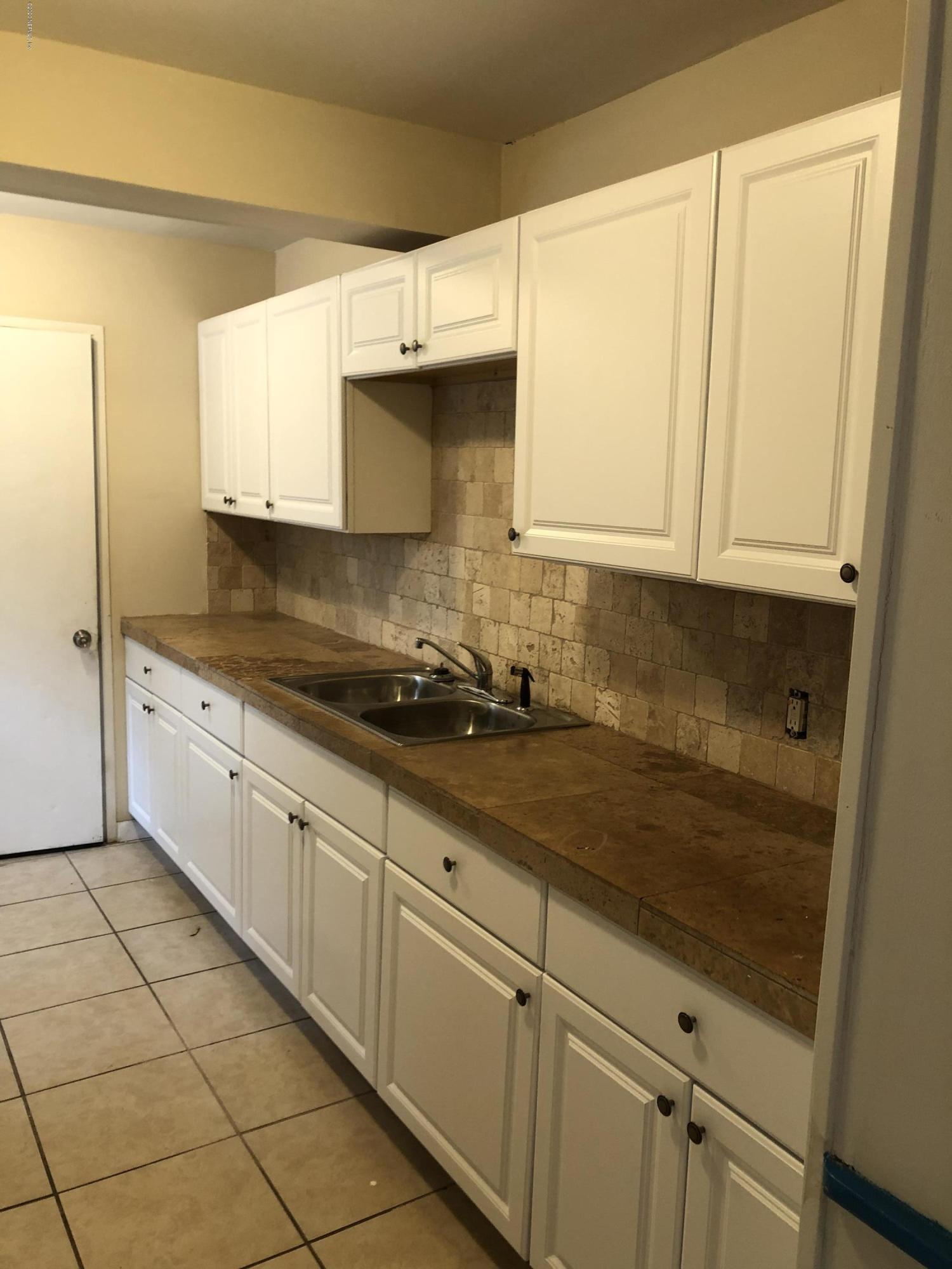 7318 Strato Road Jacksonville, FL 32210 - Photo 4 of 14 Kitchen