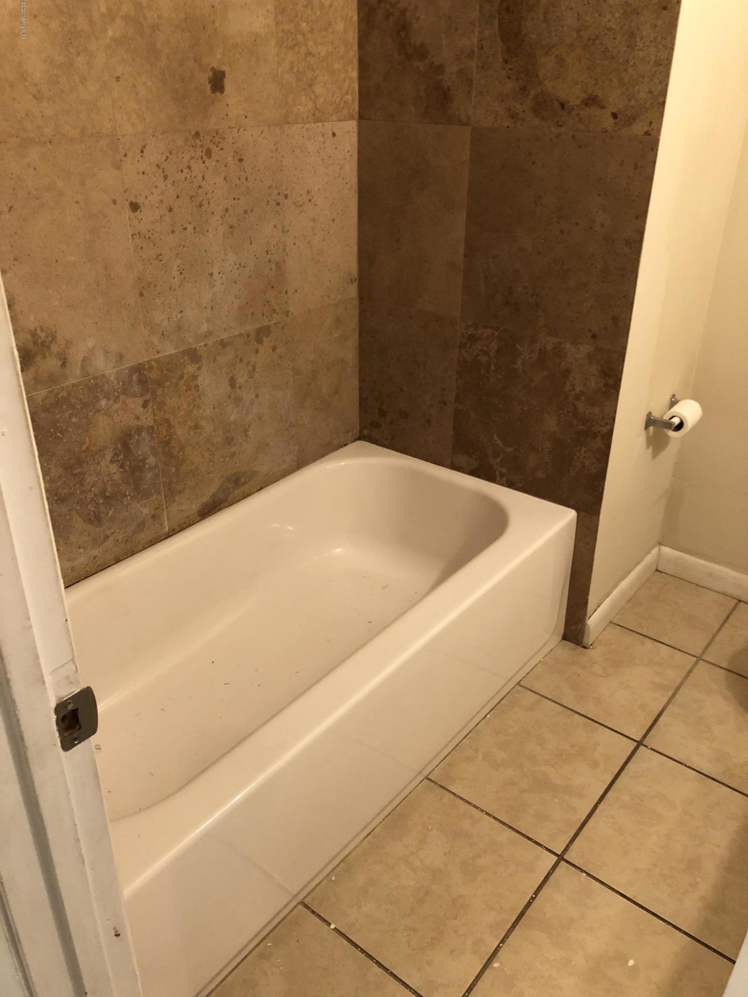 7318 Strato Road Jacksonville, FL 32210 - Photo 9 of 14 Hall Bathtub