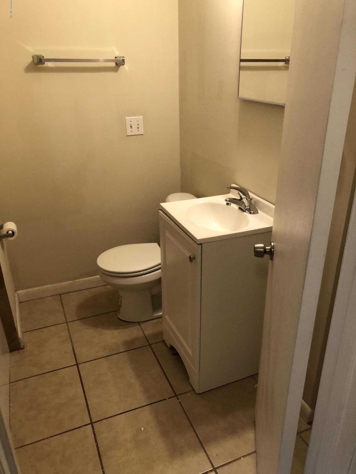 7318 Strato Road Jacksonville, FL 32210 - Photo 10 of 14 Hall Bath