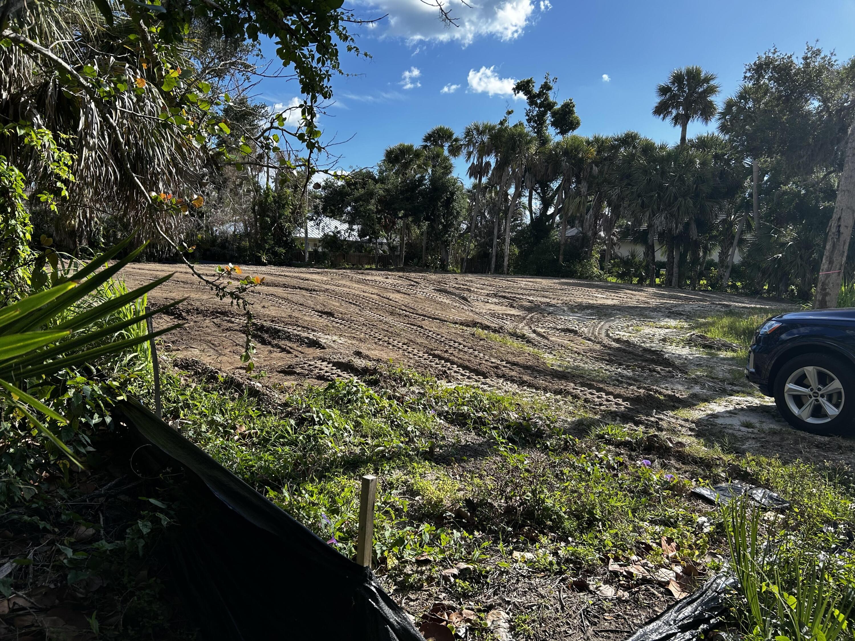 525 Acacia Road Vero Beach, FL 32963 - Photo 1 of 4 1_beyc6a36bbb183fa5