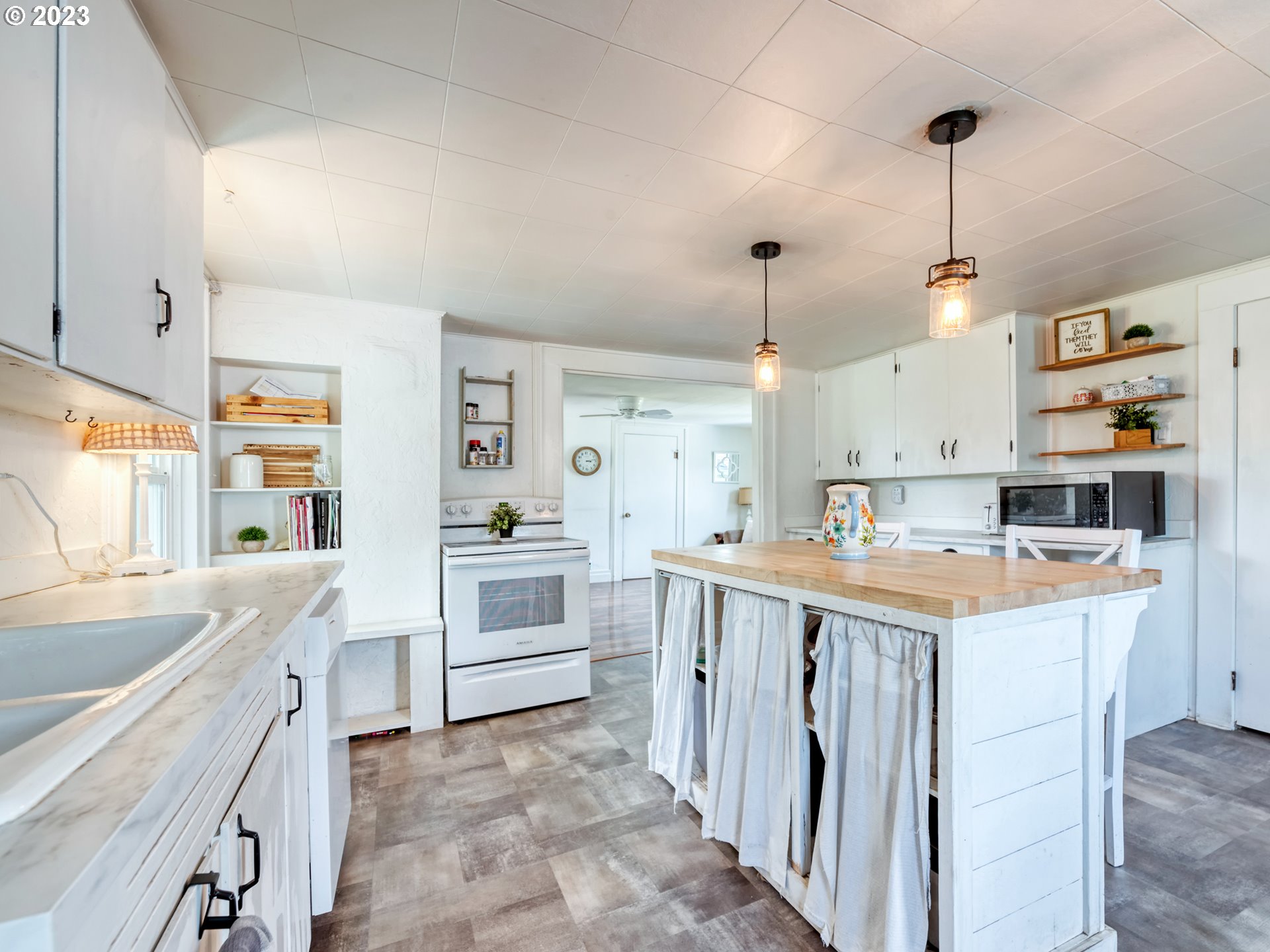 2640 Hayden Bridge Road Springfield, OR 97477 - Photo 10 of 46 a kitchen that has a lot of cabinets in it and appliances