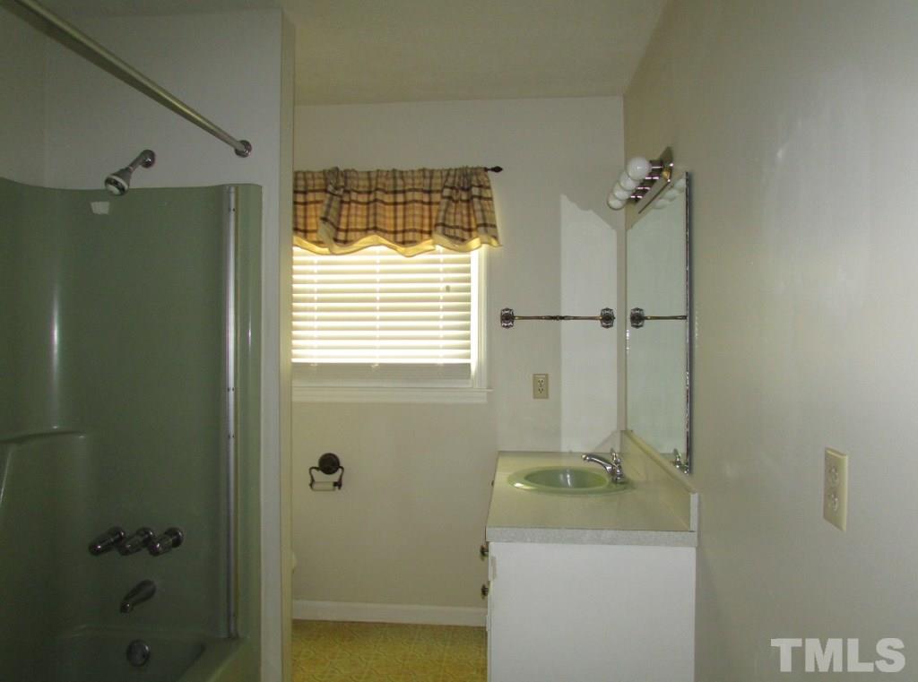 3749 Semora Road Roxboro, NC 27574 - Photo 15 of 24 Bathroom located in hall has tub/shower combo