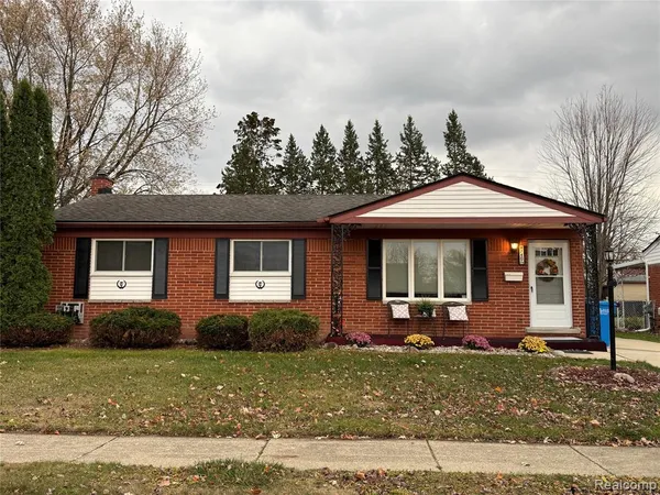 $2,000 | 740 Sheffield Drive, Madison Heights, MI 48071