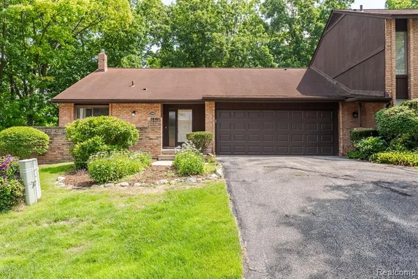$3,000 | 2185 Rhine, West Bloomfield, MI 48323