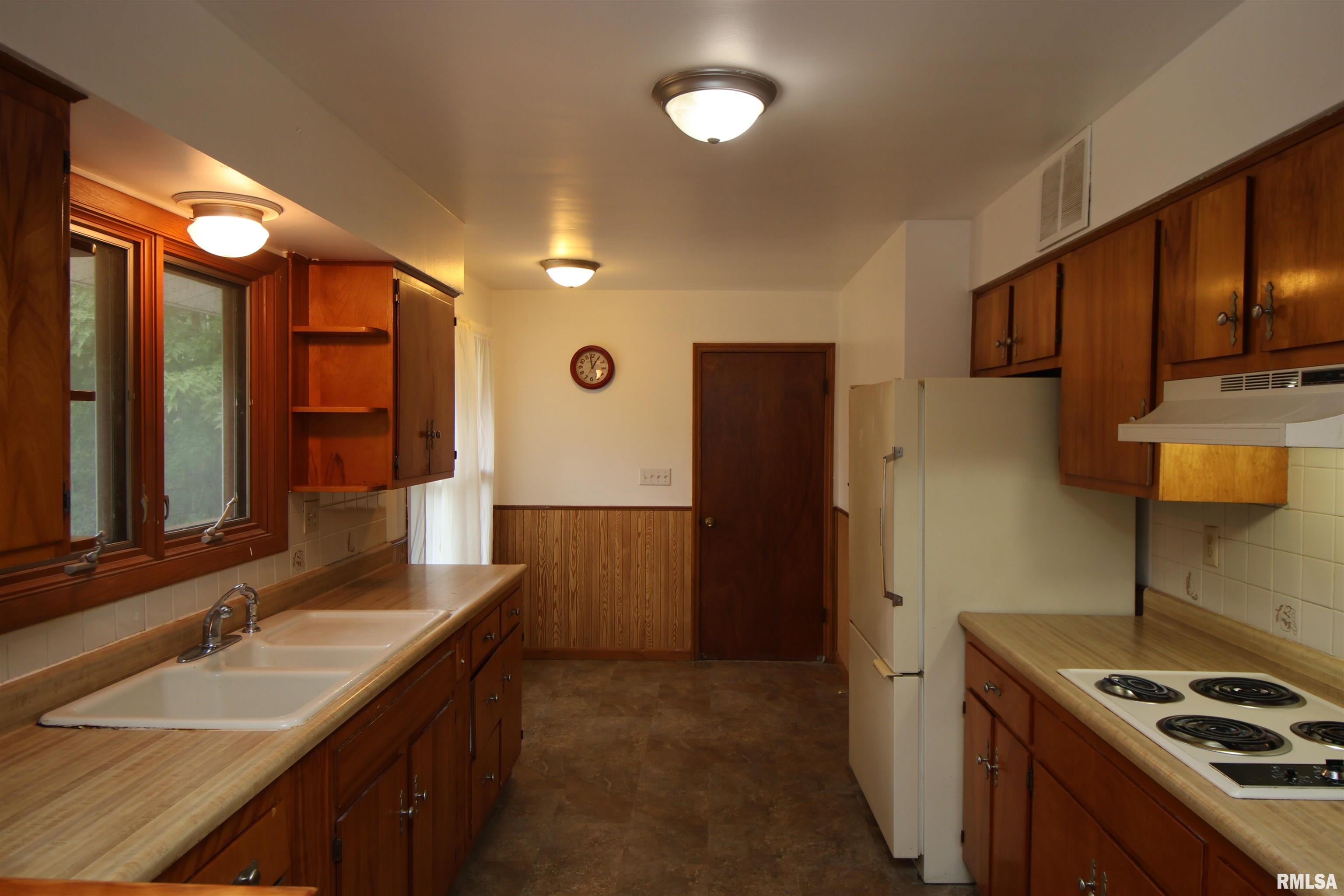 608 West Shoshone Road Peoria, IL 61614 - Photo 8 of 34 Gallery Image 8