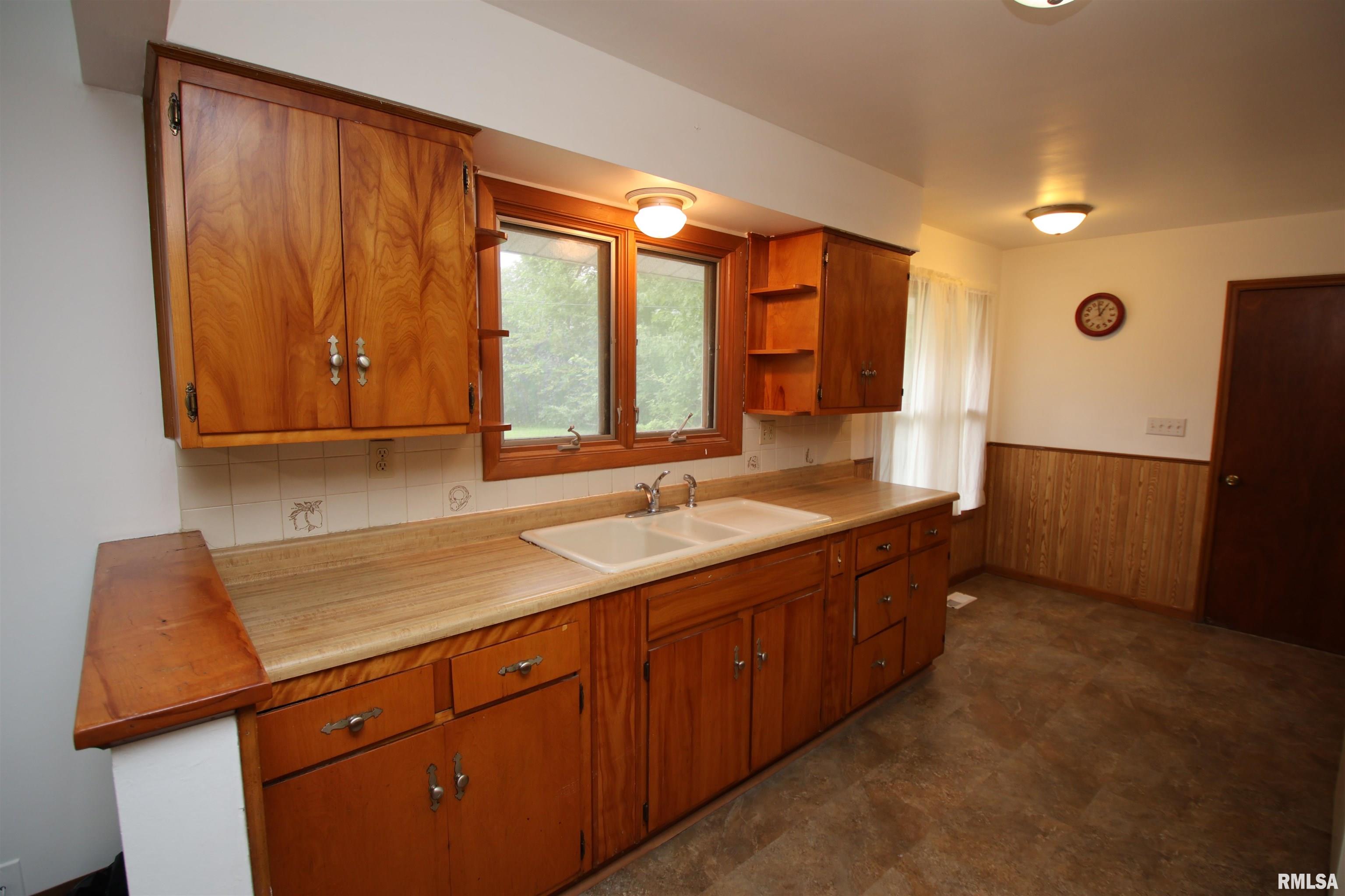 608 West Shoshone Road Peoria, IL 61614 - Photo 9 of 34 Gallery Image 9