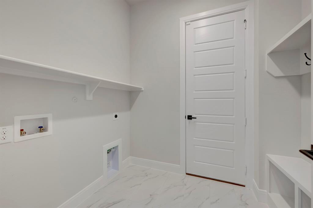 1857 Lightner Road Van Alstyne, TX 75495 - Photo 13 of 29 a view of an empty walk in closet