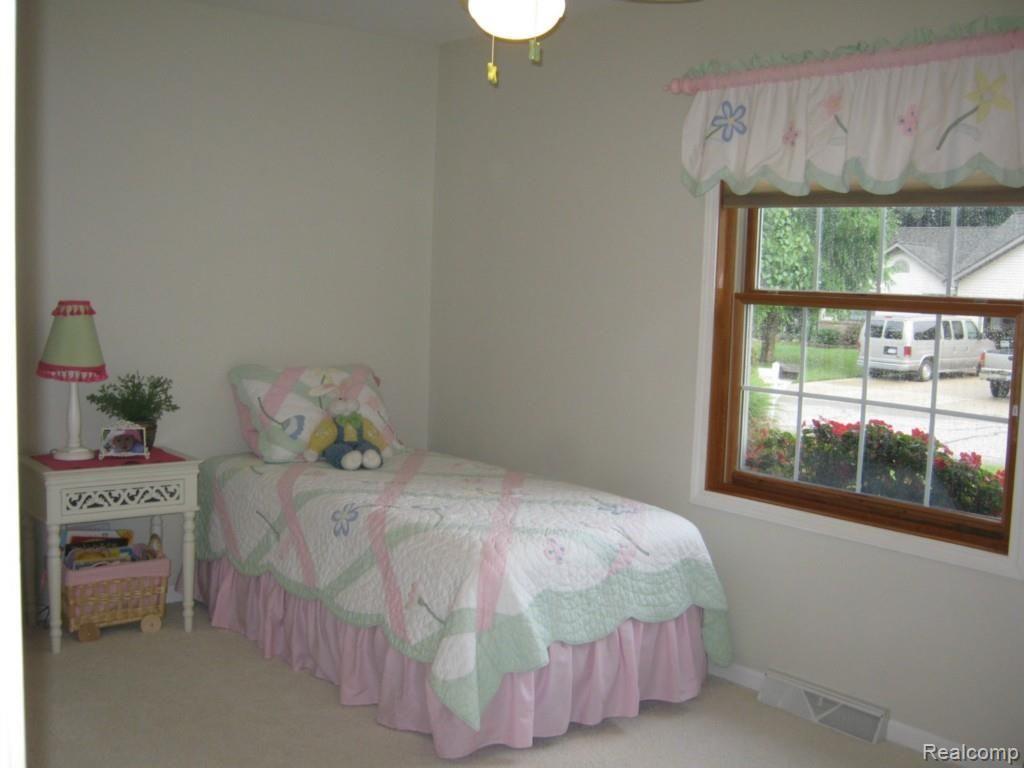 2416 Chestnut Bend Howell, MI 48855 - Photo 6 of 14 chestnut bed 1.jpg
