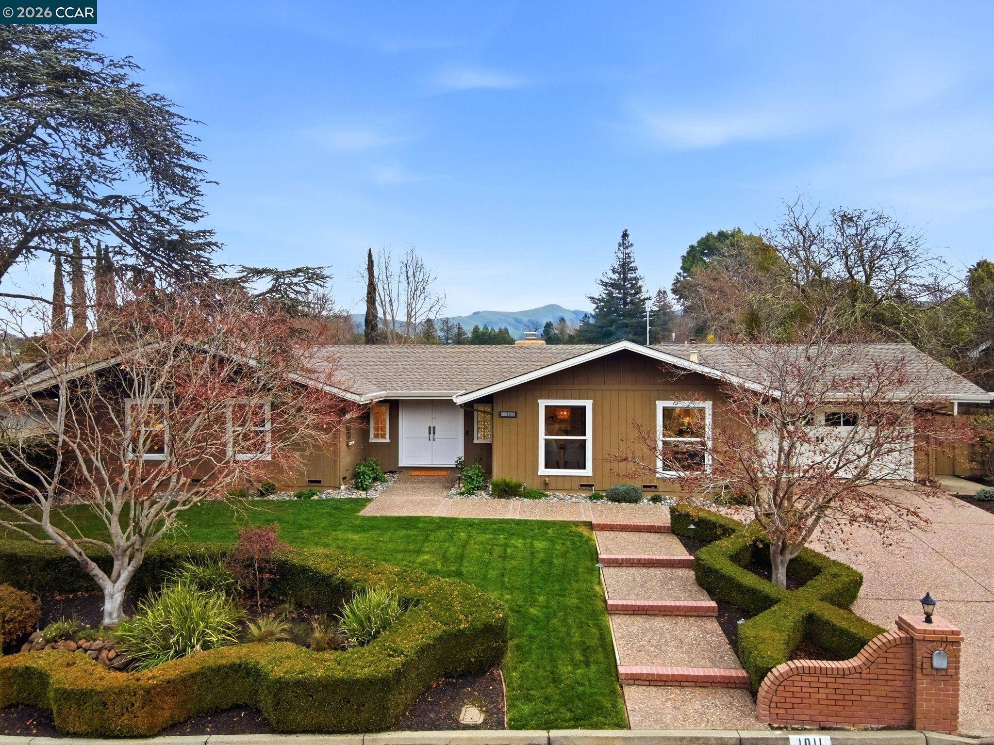 1011 Del Rio Way Moraga, CA 94556 - Photo 3 of 59