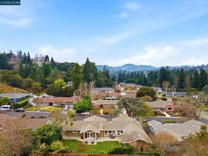 $2,095,000 | 1011 Del Rio Way, Moraga, CA 94556