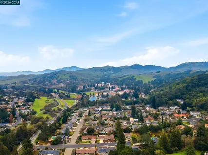 $2,095,000 | 1011 Del Rio Way, Moraga, CA 94556