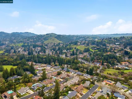 $2,095,000 | 1011 Del Rio Way, Moraga, CA 94556