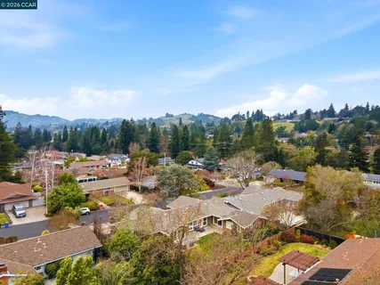 $2,095,000 | 1011 Del Rio Way, Moraga, CA 94556
