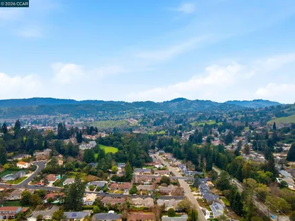 $2,095,000 | 1011 Del Rio Way, Moraga, CA 94556