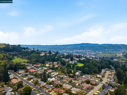 $2,095,000 | 1011 Del Rio Way, Moraga, CA 94556