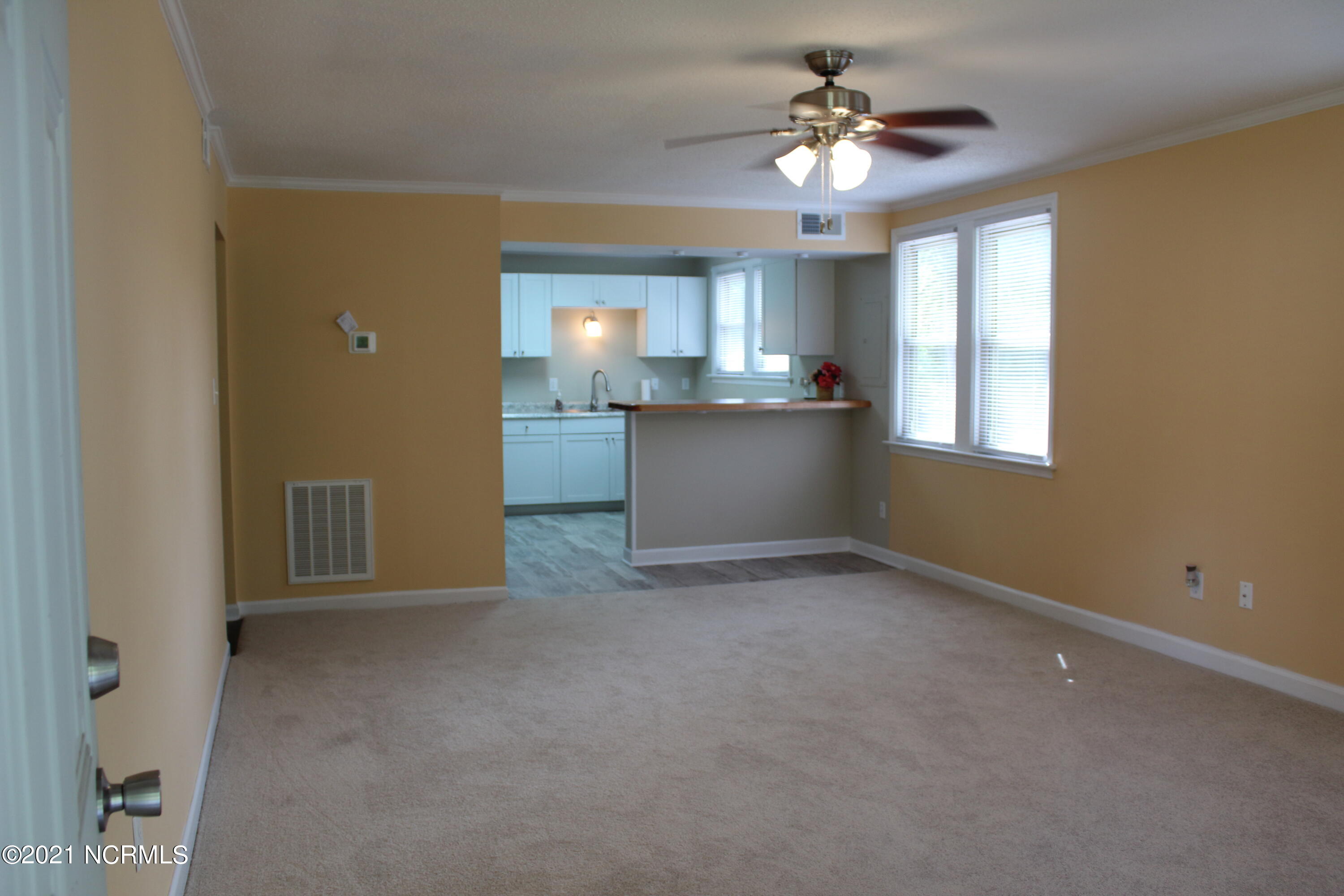 311 Green Springs Road New Bern, NC 28560 - Photo 2 of 14 Living RM