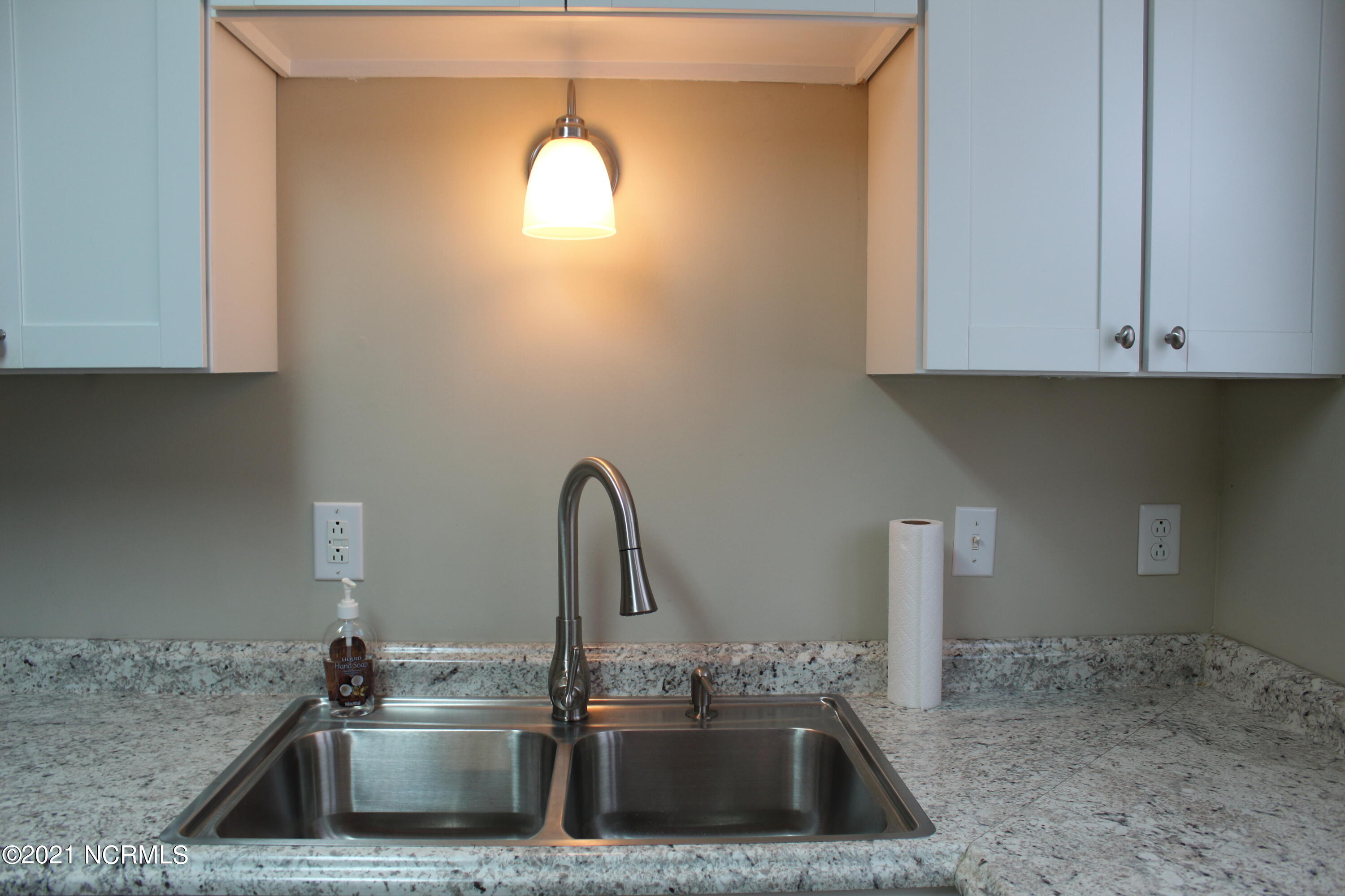 311 Green Springs Road New Bern, NC 28560 - Photo 5 of 14 Kitchen- Upper and lower cabinets