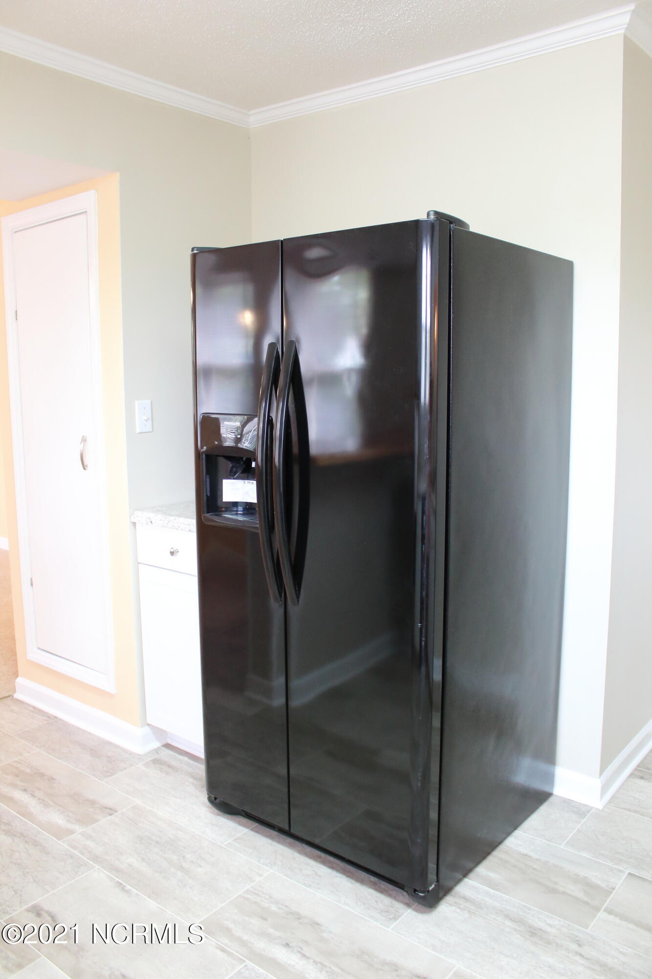 311 Green Springs Road New Bern, NC 28560 - Photo 8 of 14 New Refrigerator and storage on left side