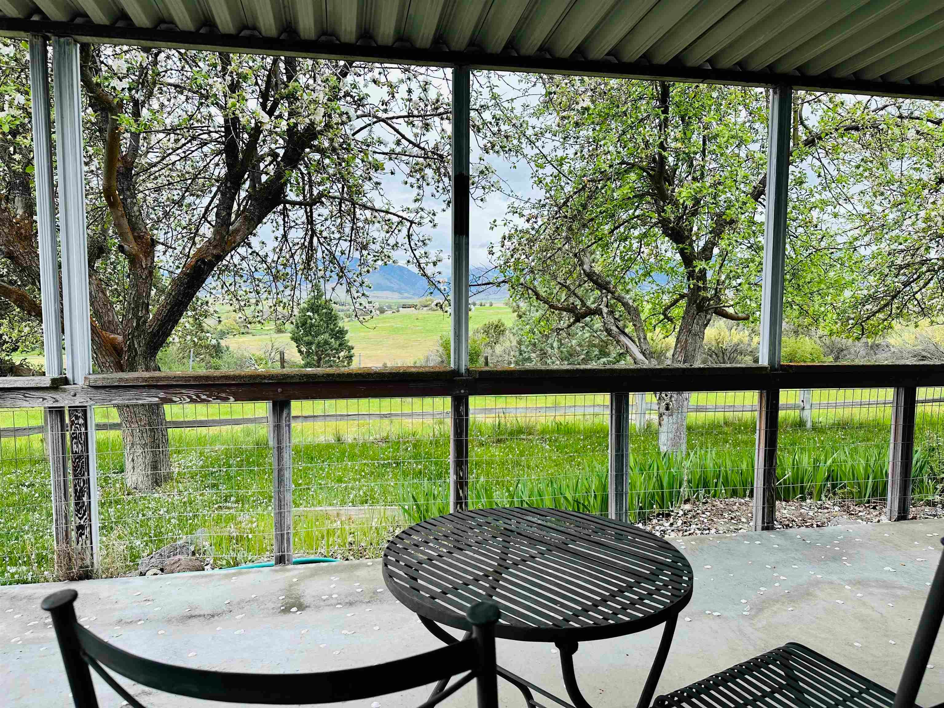945 Holcomb Road Montague, CA 96064 - Photo 26 of 37 Gallery Image 26