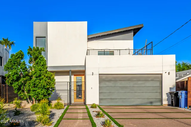 a view of entrance gate of the house