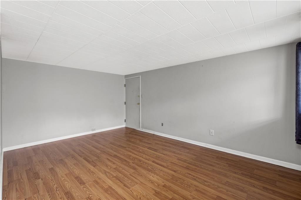 321 Ridge Point Circle, Unit 11B Bridgeville, PA 15017 - Photo 4 of 25 Gallery Image 4