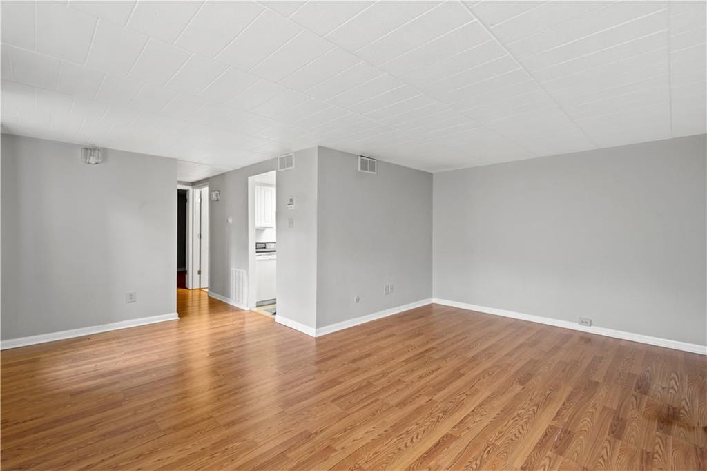 321 Ridge Point Circle, Unit 11B Bridgeville, PA 15017 - Photo 6 of 25 Gallery Image 6