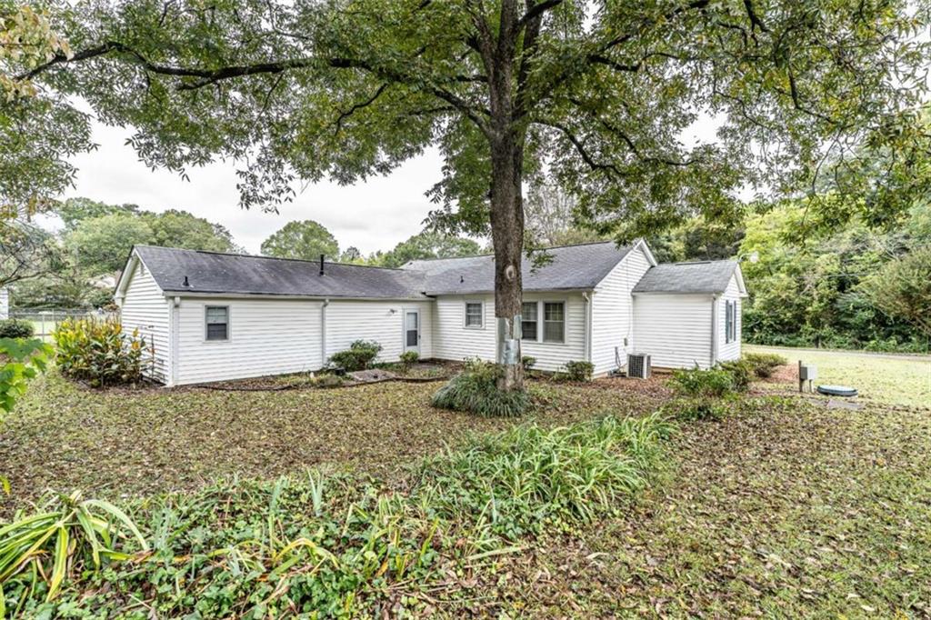 13 Spring Circle Southeast Lindale, GA 30147 - Photo 5 of 25 a front view of a house with a yard