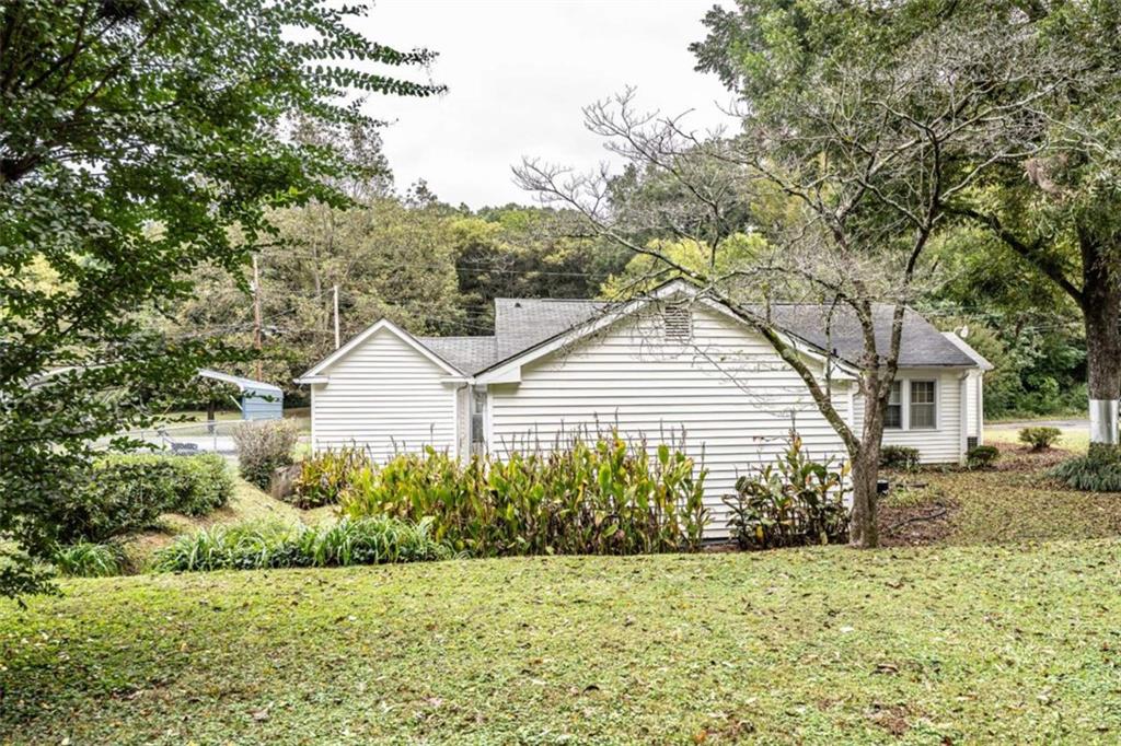 13 Spring Circle Southeast Lindale, GA 30147 - Photo 6 of 25 a house with a tree in front of it
