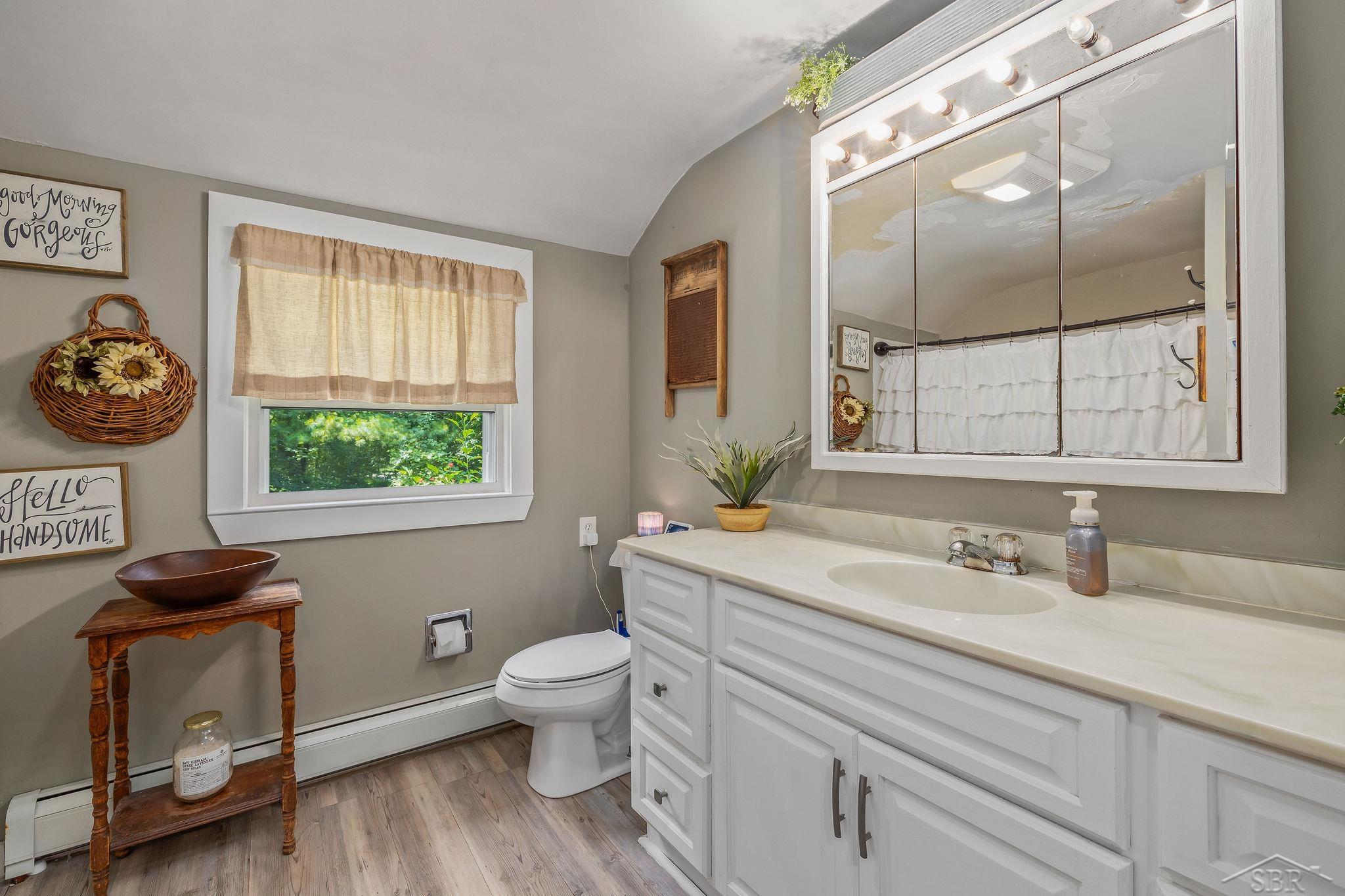 11305 Sarle Road Freeland, MI 48623 - Photo 20 of 56 Main floor full bathroom