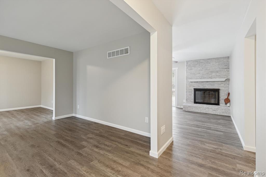 15635 Martinsville Road Belleville, MI 48111 - Photo 9 of 75