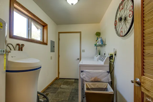 $985,000 | 1280 Highway 20, Upper Lake, CA 95485