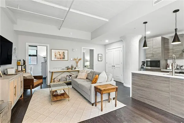 $4,000 | 2545 Penn Avenue, Unit 208, Pittsburgh, PA 15222