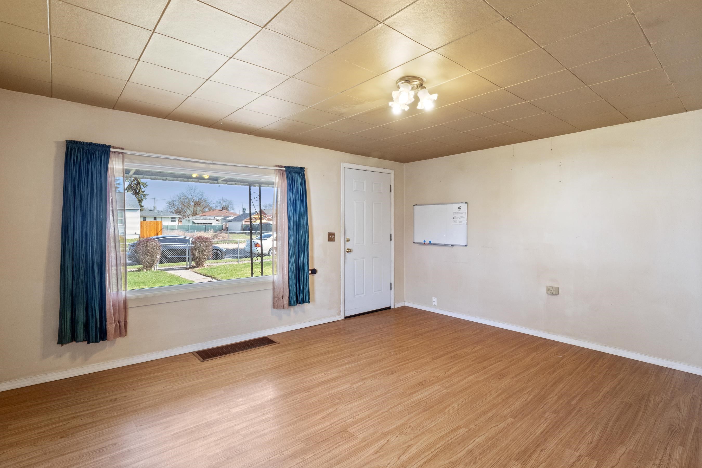 1230 East Longfellow Avenue Spokane, WA 99207 - Photo 9 of 29