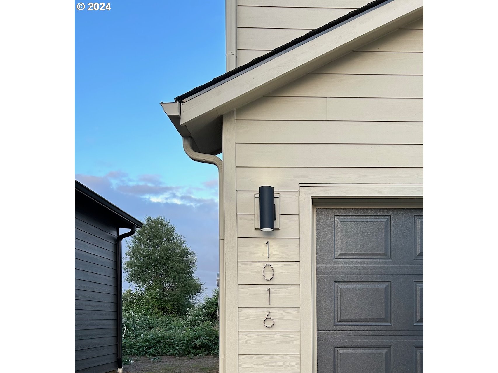 1016 Peach Road Winlock, WA 98596 - Photo 17 of 43 a house with a shower