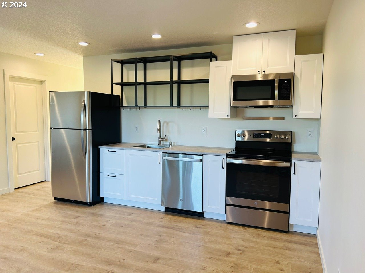 1016 Peach Road Winlock, WA 98596 - Photo 18 of 43 a kitchen with stainless steel appliances a refrigerator stove and microwave