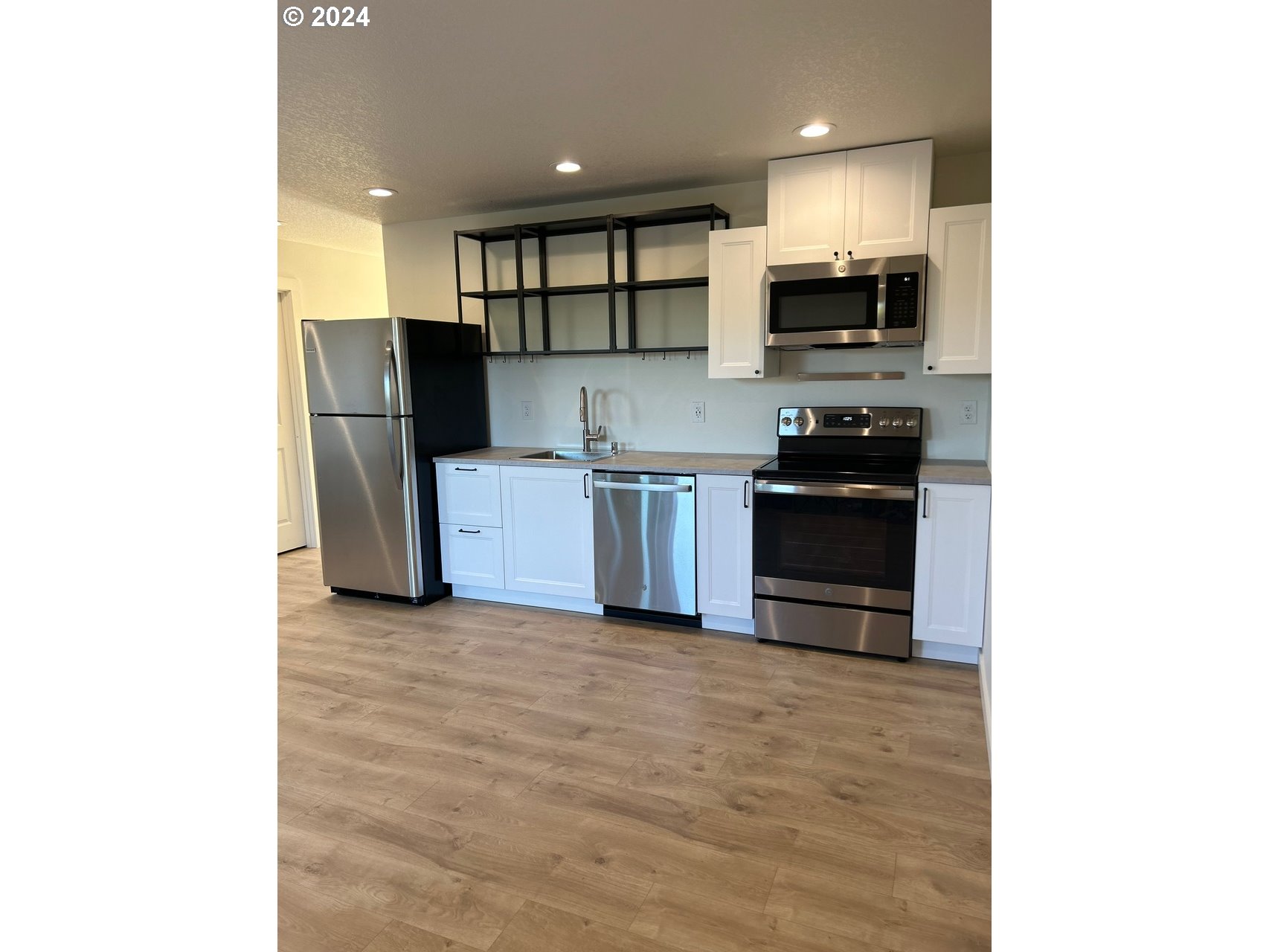1016 Peach Road Winlock, WA 98596 - Photo 19 of 43 a kitchen with stainless steel appliances a refrigerator and a stove top oven