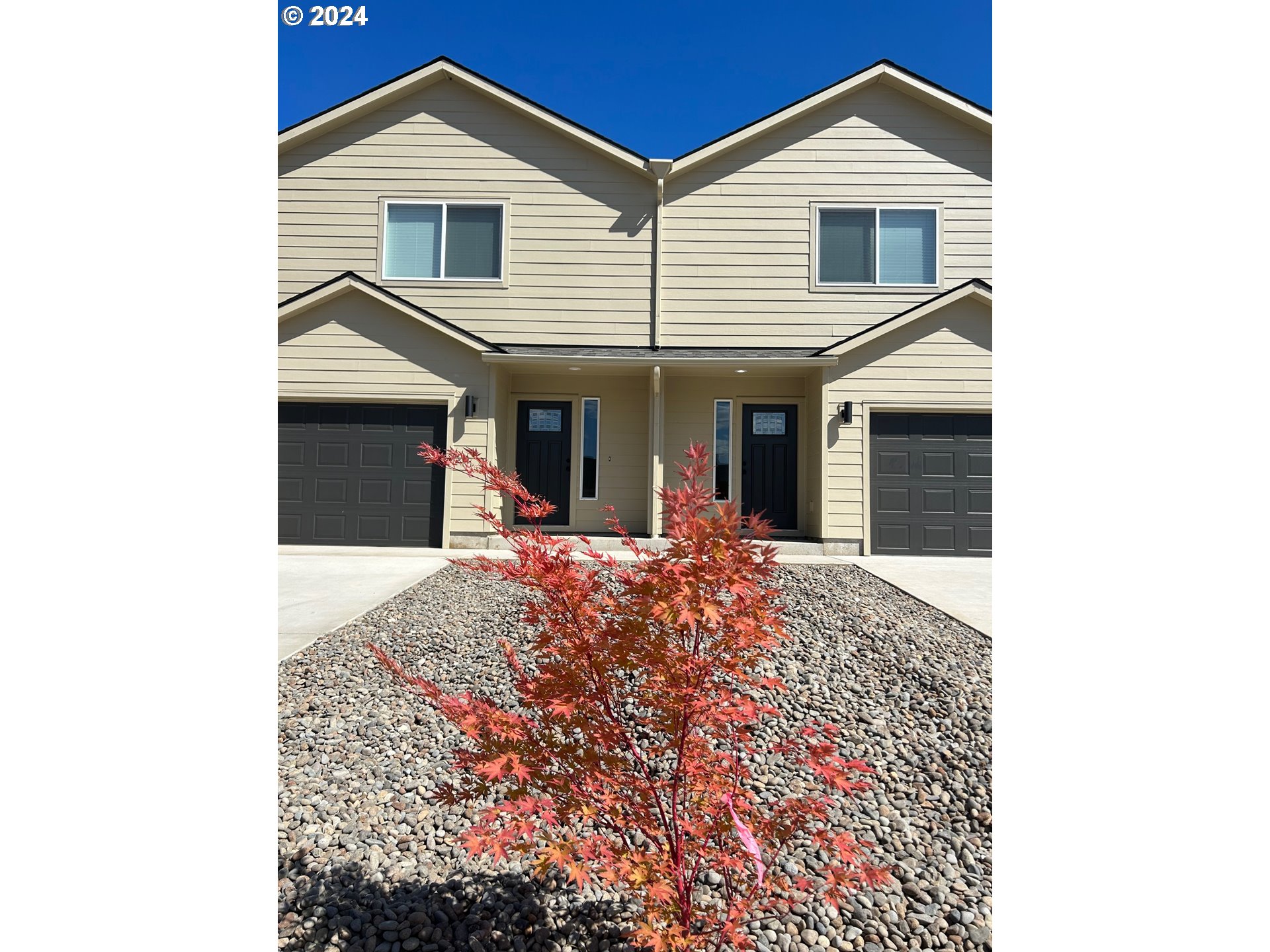 1016 Peach Road Winlock, WA 98596 - Photo 2 of 43 a front view of a house with a yard