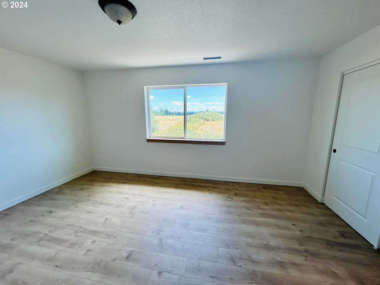 1016 Peach Road Winlock, WA 98596 - Photo 30 of 43 an empty room with a window