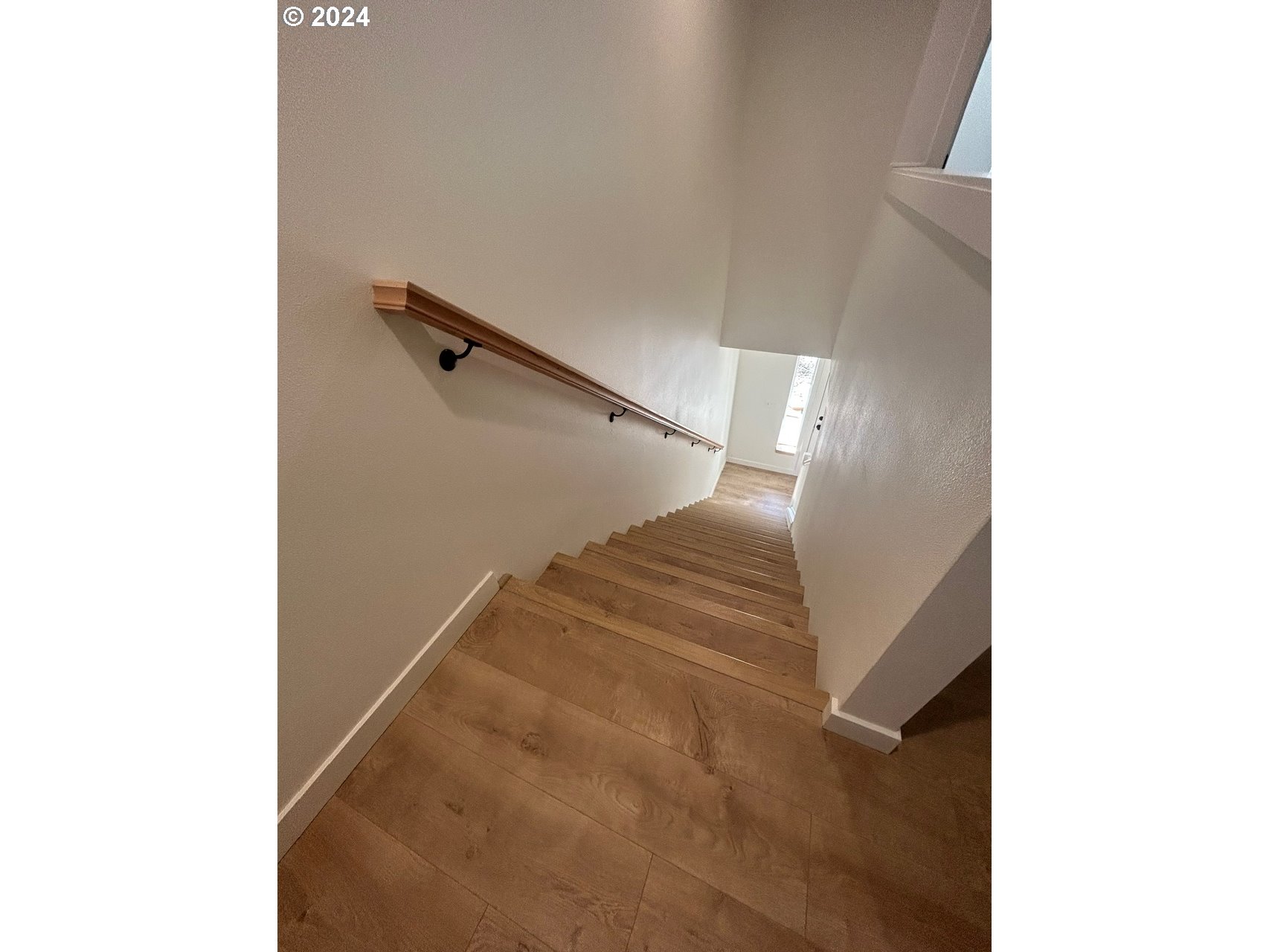 1016 Peach Road Winlock, WA 98596 - Photo 34 of 43 a view of a hallway with entryway