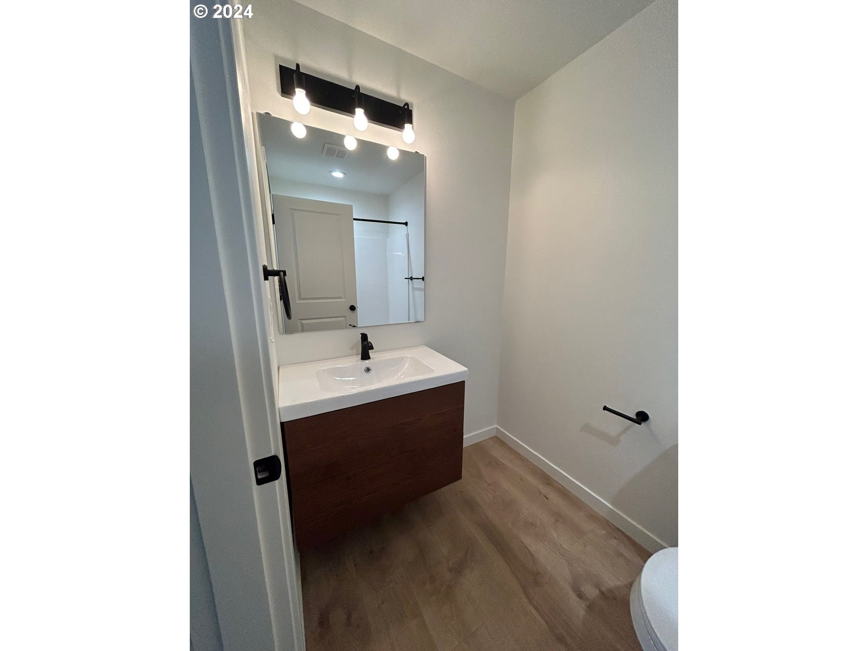 1016 Peach Road Winlock, WA 98596 - Photo 38 of 43 a bathroom with a sink and mirror