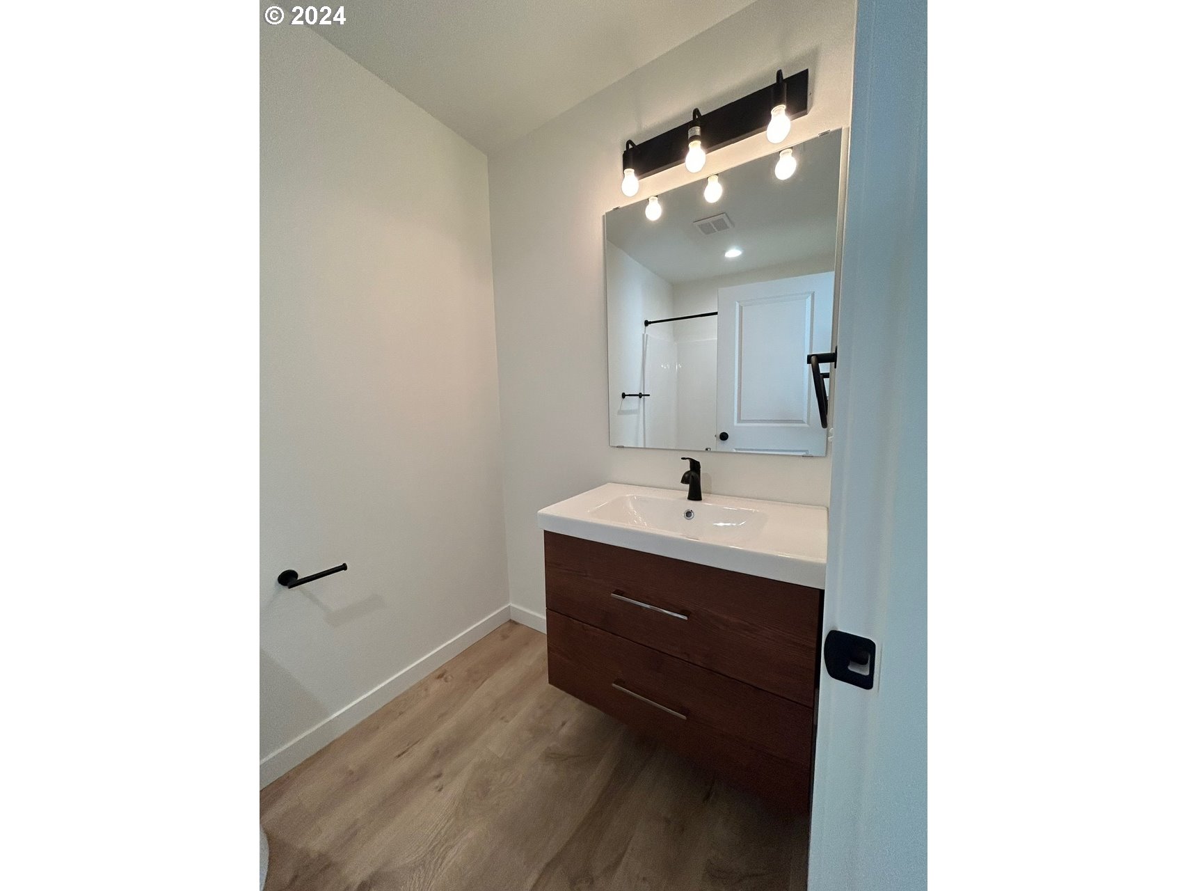 1016 Peach Road Winlock, WA 98596 - Photo 40 of 43 a bathroom with a sink and mirror