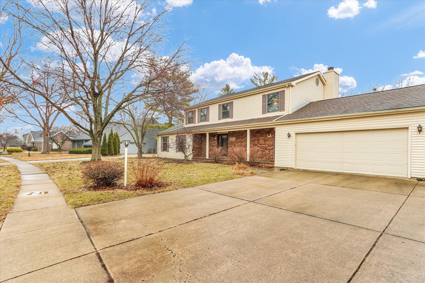 1914 Trout Valley Road Champaign, IL 61822 - Photo 2 of 40 Gallery Image 2