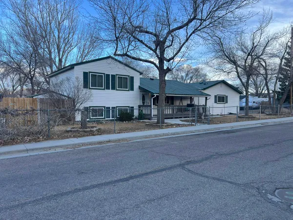 $319,500 | 790 Andrews Street, Green River, WY 82935